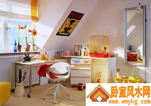 书桌摆放图片