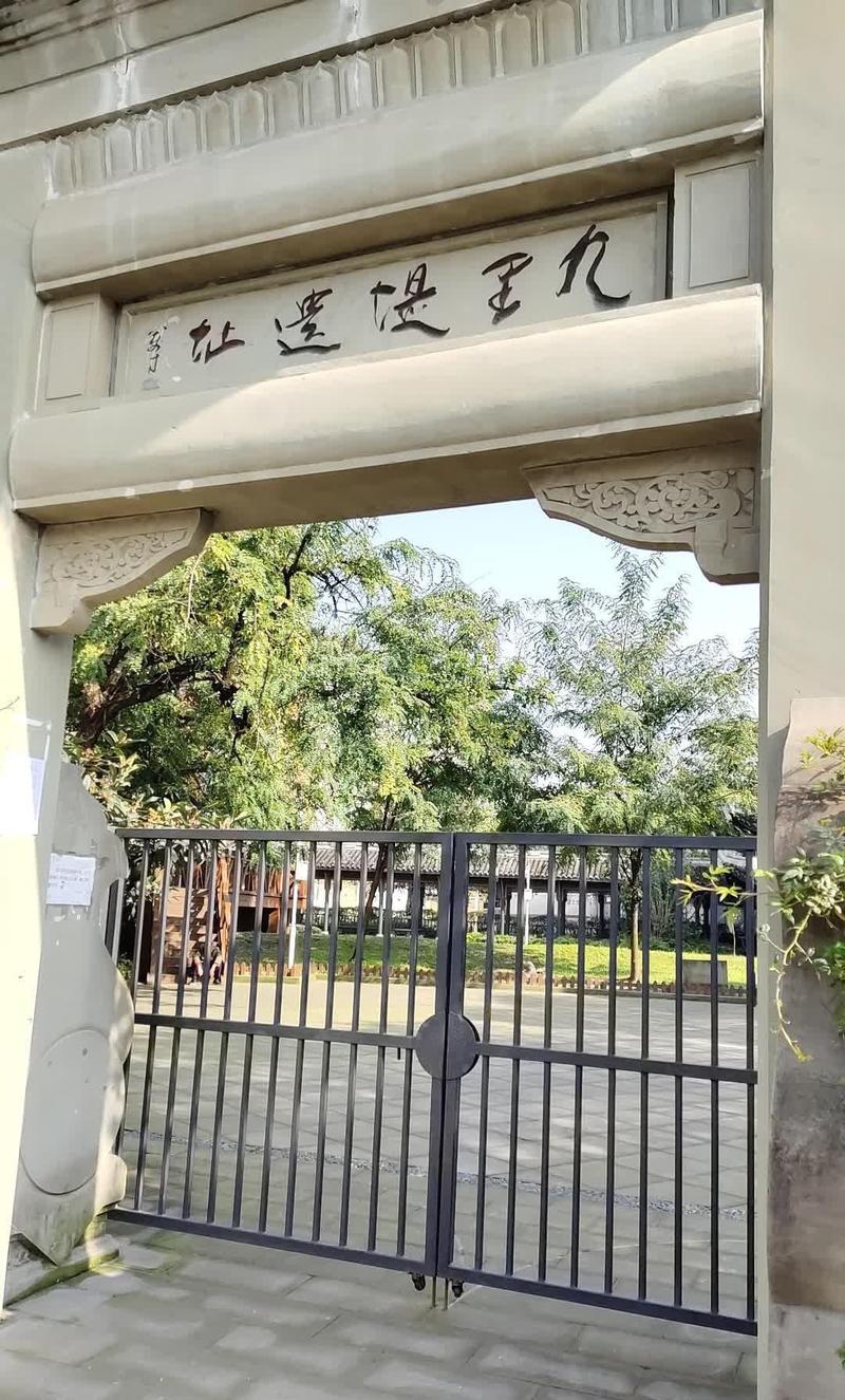 梦见陌生人给自己送饭 梦见和一个陌生女孩很亲近 梦见陌生人给自己送饭 梦见和一个陌生女孩很亲近