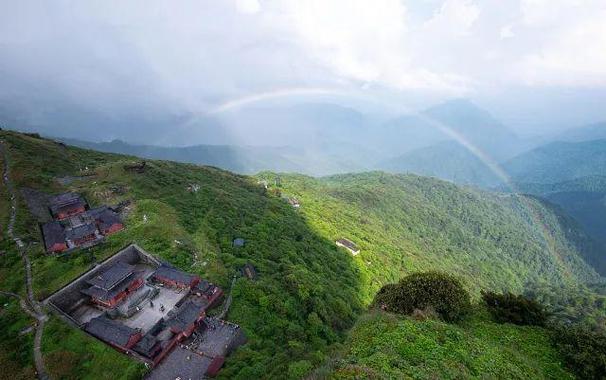 家居客厅鱼缸摆设什么位置风水 家居客厅鱼缸摆设什么位置风水