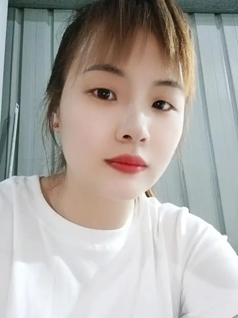 梦见别人戴了个大草帽 梦见拿钱给别人是什么兆头 梦见别人戴了个大草帽 梦见拿钱给别人是什么兆头