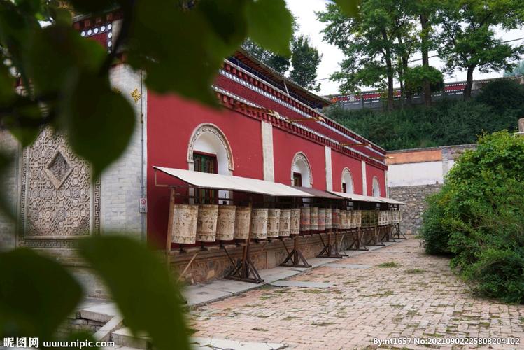阴宅安葬阳宅可同日动工吗 阴宅安葬阳宅可同日动工吗