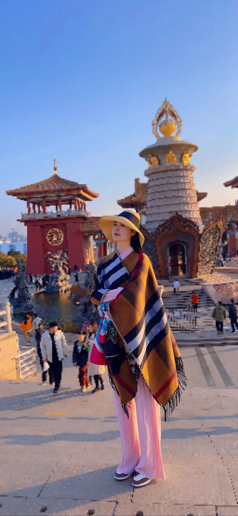 老是想他是不是缘分未尽 为什么当我快要忘记那个深爱的人 却又 老是想他是不是缘分未尽 为什么当我快要忘记那个深爱的人 却又