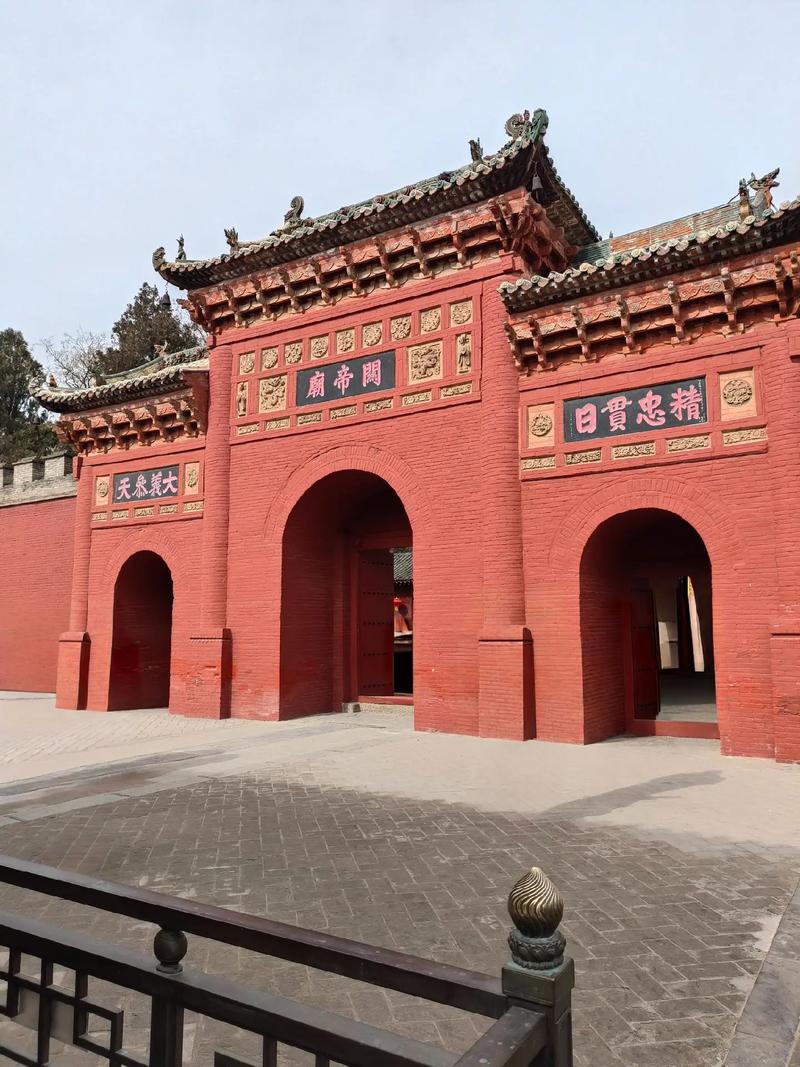 请大师看下我的生辰八字并指点下(有惊喜的生辰八字) 请大师看下我的生辰八字并指点下(有惊喜的生辰八字)