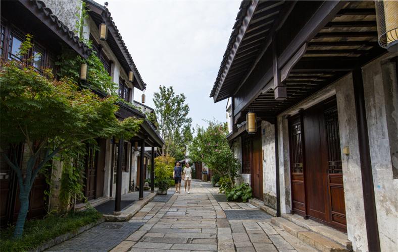 79年六月份的羊是什么命 79年的羊女5月15能有钱吗 79年六月份的羊是什么命 79年的羊女5月15能有钱吗