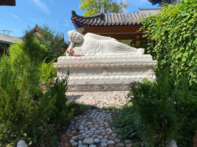 小山上的阴宅叫什么 小山上的阴宅叫什么