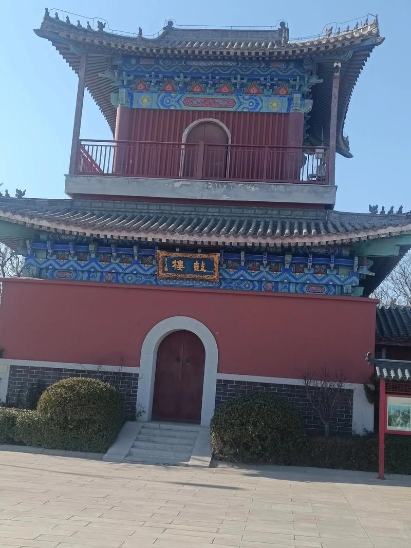 张墨锡搀扶张丰毅公公是张丰毅,婆婆是吕丽 张墨锡搀扶张丰毅公公是张丰毅,婆婆是吕丽