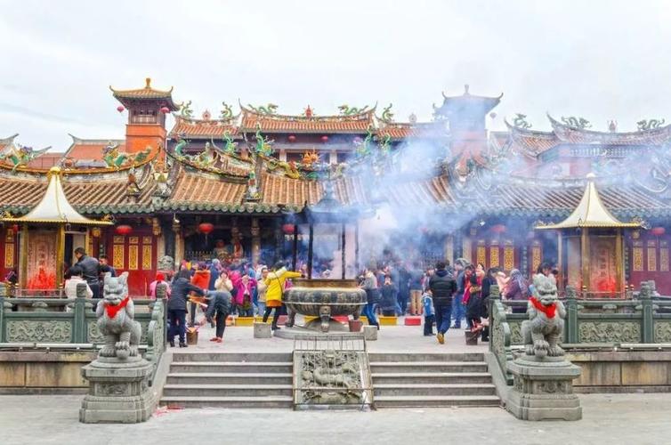 梦见在水里洗澡的吉凶 梦见自己去河边洗澡好不好 梦见在水里洗澡的吉凶 梦见自己去河边洗澡好不好