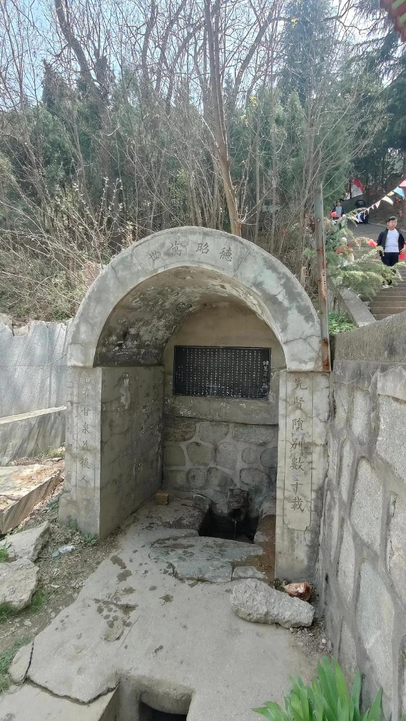 阴宅后面有水坑怎么解决 阴宅后面有水坑怎么解决